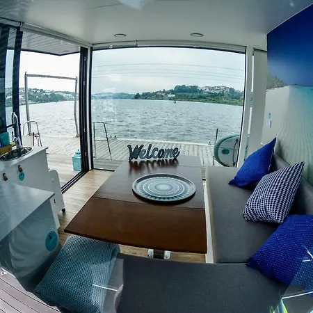 Douro Floating House * Oporto