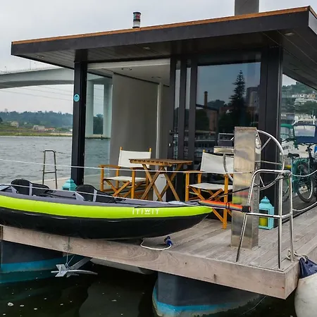 Douro Floating House *