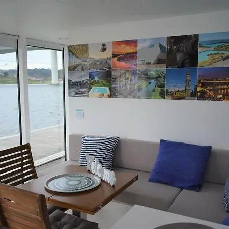 Douro Floating House